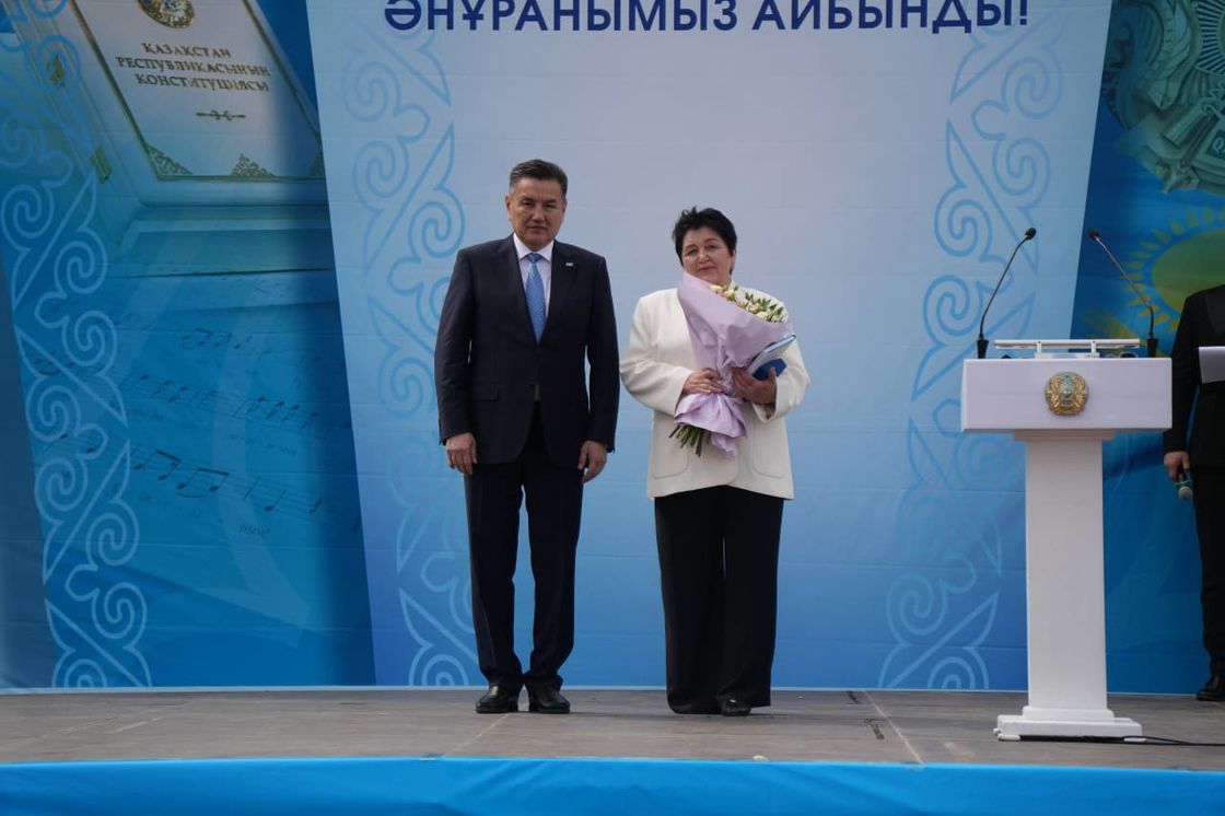 Собрание "Туымыз тұғырлы! Елтаңбамыз еңселі! Әнұранымыз айбынды!"