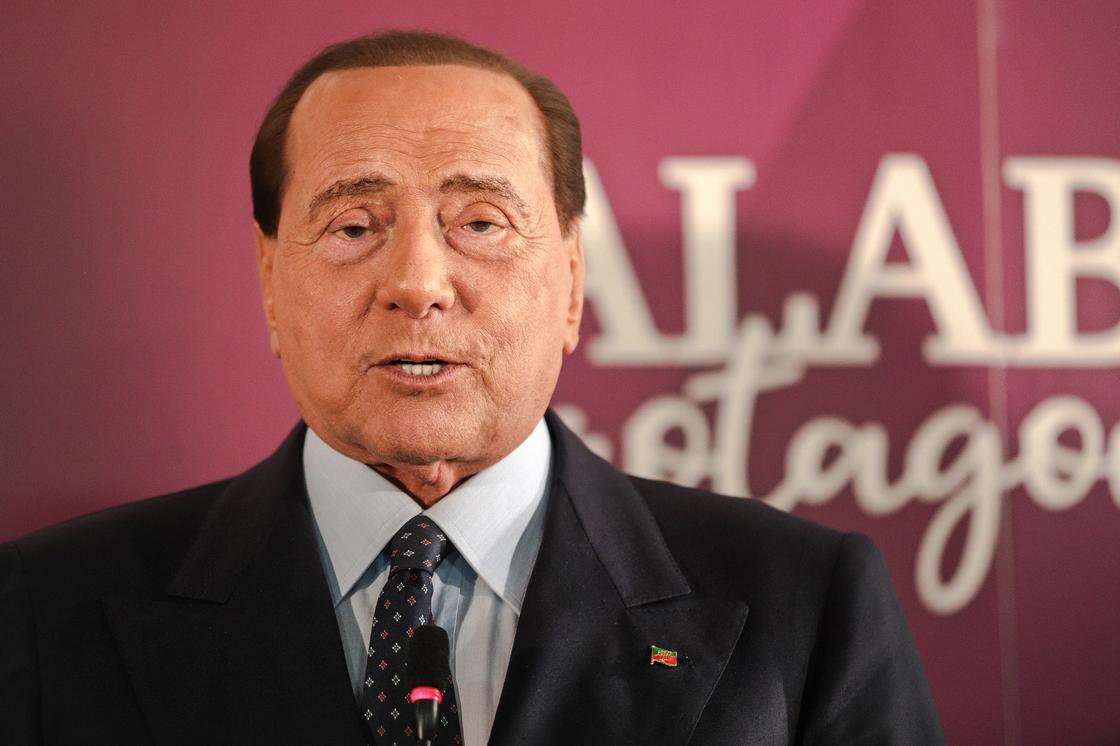 Экс-премьер Италии Берлускони завел любовницу на 54 года младше себя