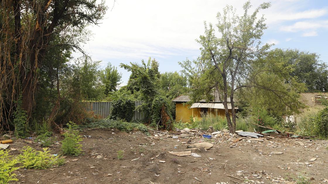 "Живут бомжи, устраивают оргии": жители сносимых домов пожаловались на проблемы в Алматы