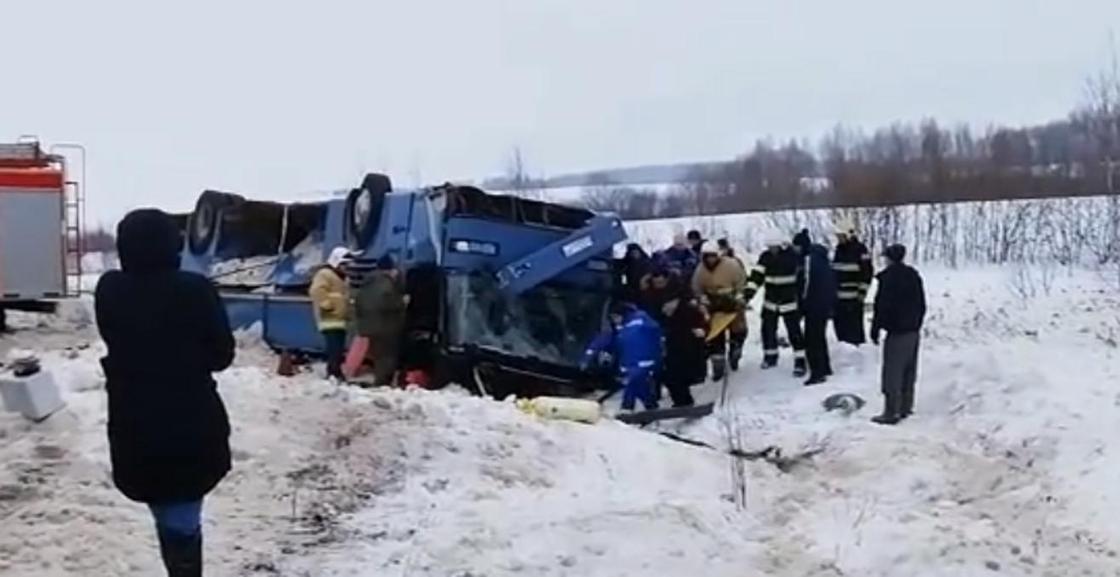 Автобус с детьми перевернулся под Калугой: 7 человек погибли