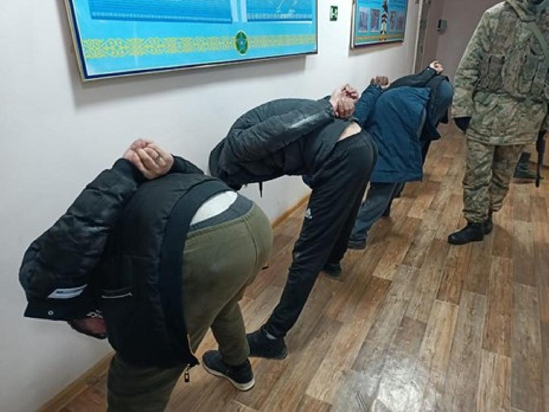Задержанные во время контртеррористической операции в Алматинской области