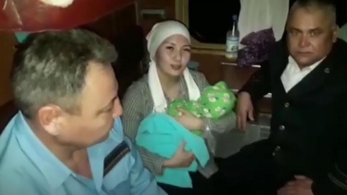Проводник принял роды в поезде по пути из Шамкента в Алматы