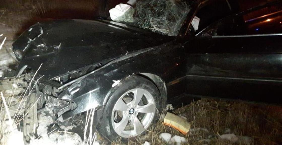 Уснул за рулем: BMW разбилась всмятку в результате ДТП В Алматы