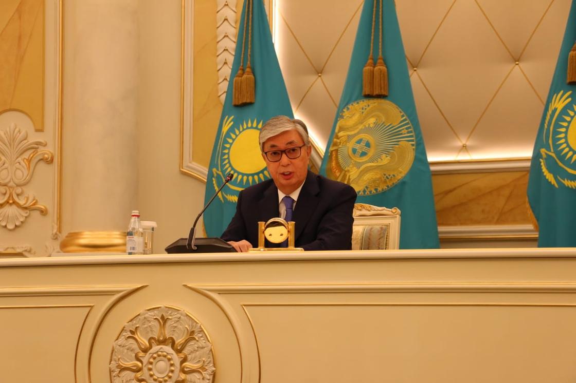 Токаев выступает с заявлением в Акорде