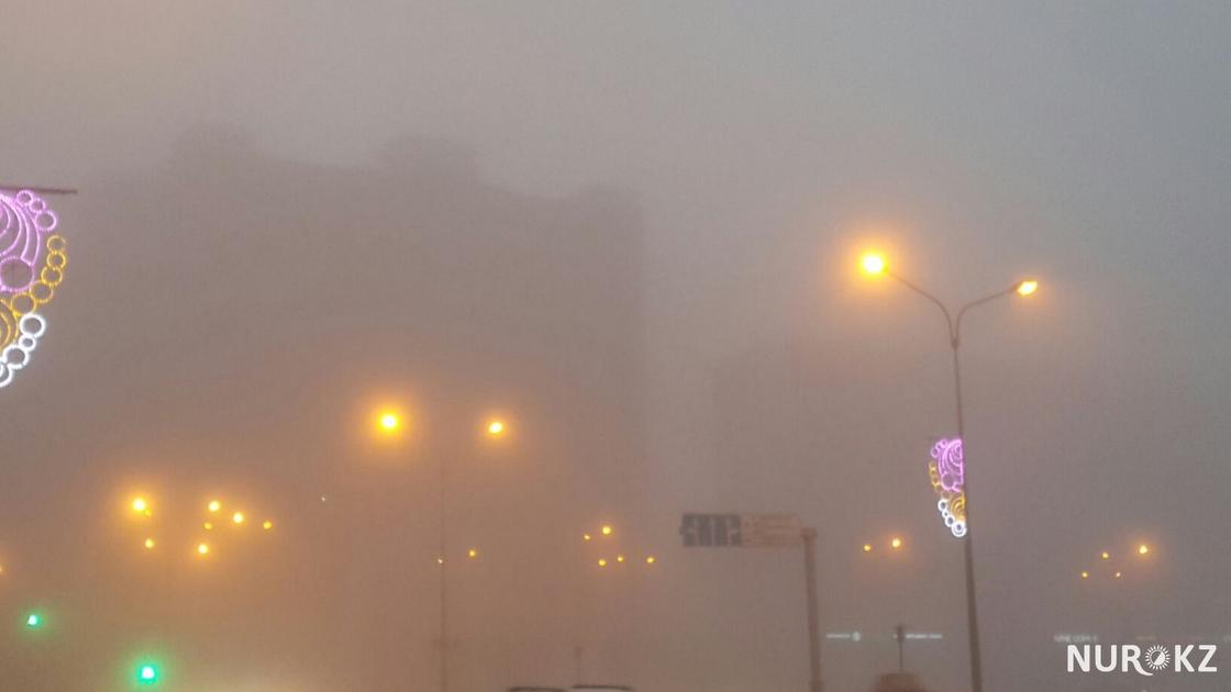 Густой туман укутал столицу