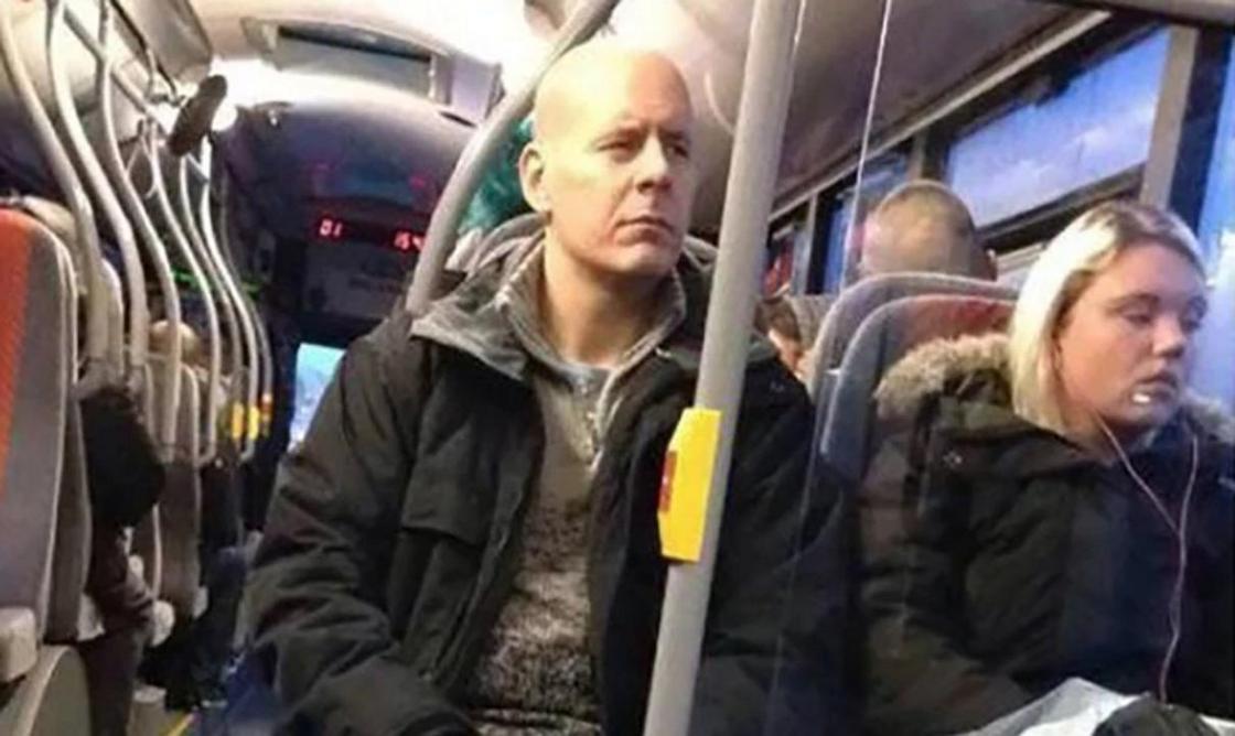10 двойников звезд, которые напугают своим сходством кого угодно (фото) 10 двойников звезд, которые напугают своим сходством кого угодно (фото)