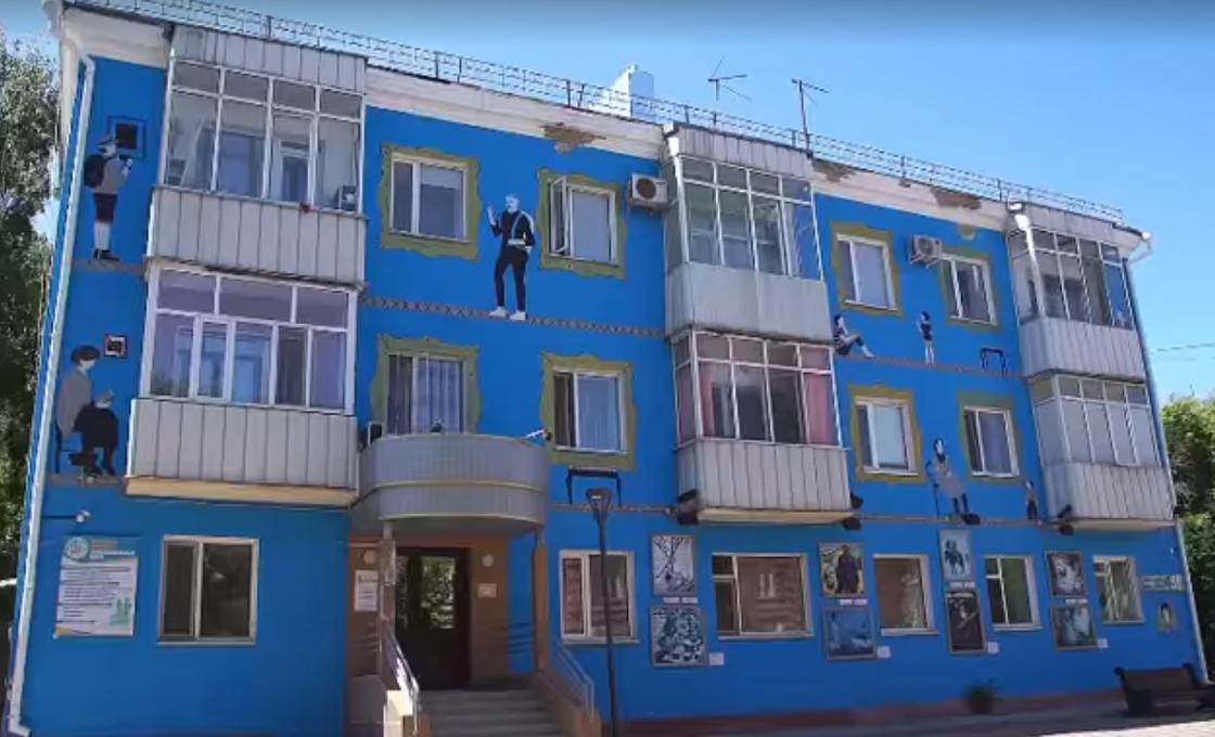 "Волшебно": дом с картинами "ожил" близ набережной в Нур-Султане (видео)