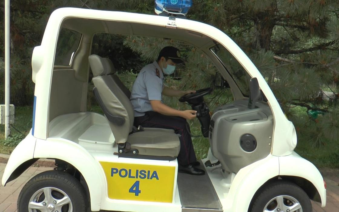 Служебная машина туристских полицейских