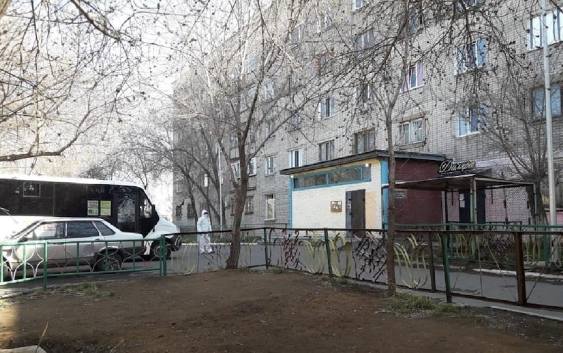 Балаларға жолатпаған: Дәрігерлерге пышақ ала жүгірген Павлодар тұрғыны ұсталды Балаларға жолатпаған: Дәрігерлерге пышақ ала жүгірген Павлодар тұрғыны ұсталды