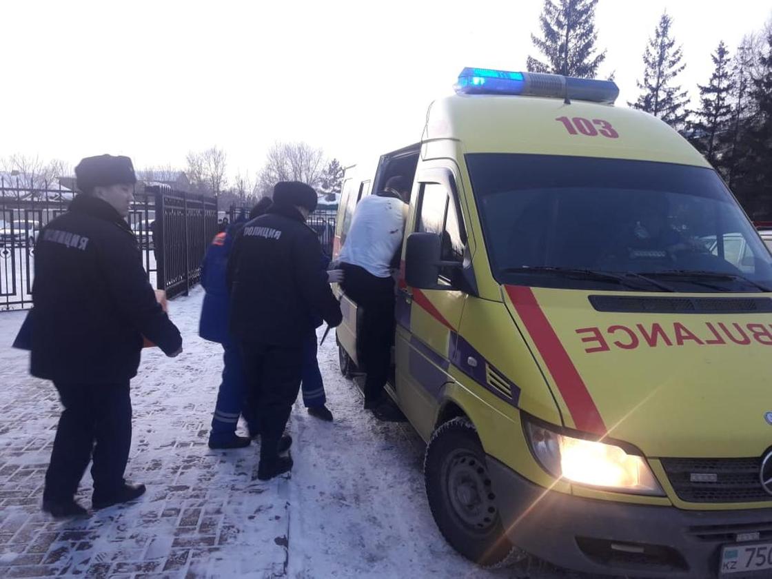 Рабочий порезал вены: уголовное дело открыли в Павлодаре
