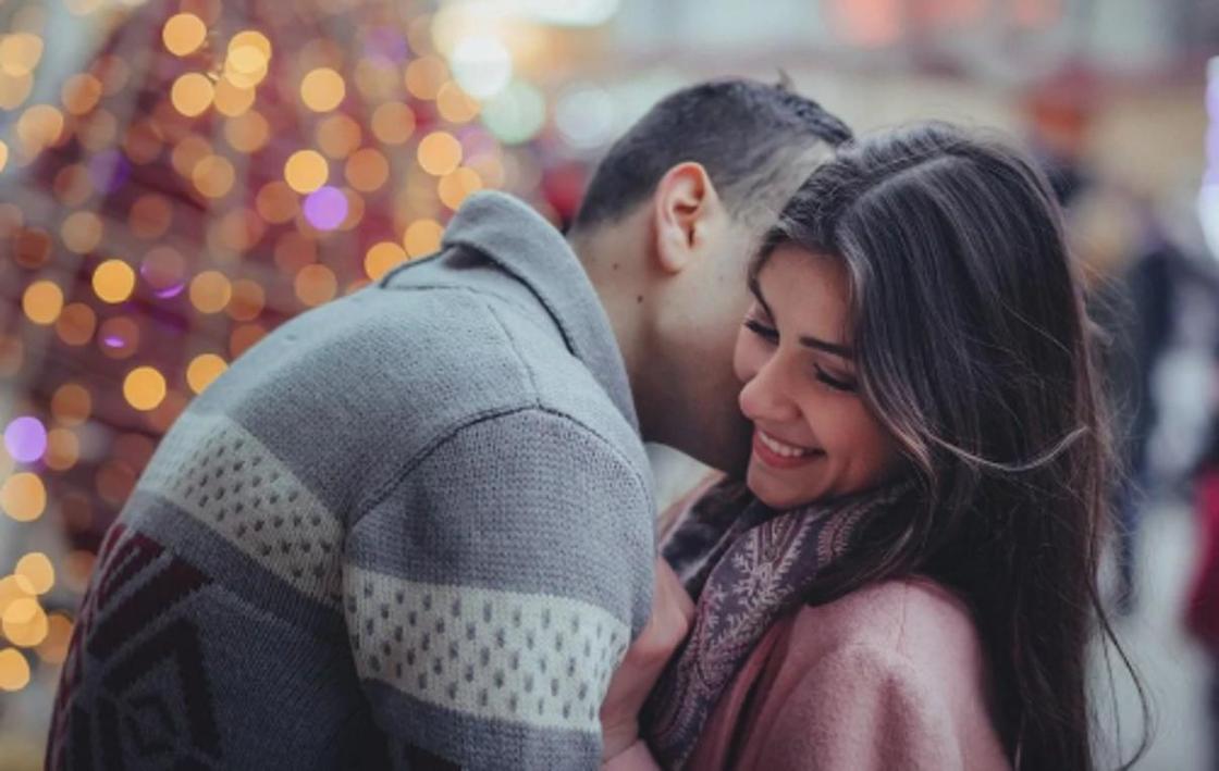 "Он трогал меня и целовал": девушка призналась, что поцеловалась с отцом своего жениха