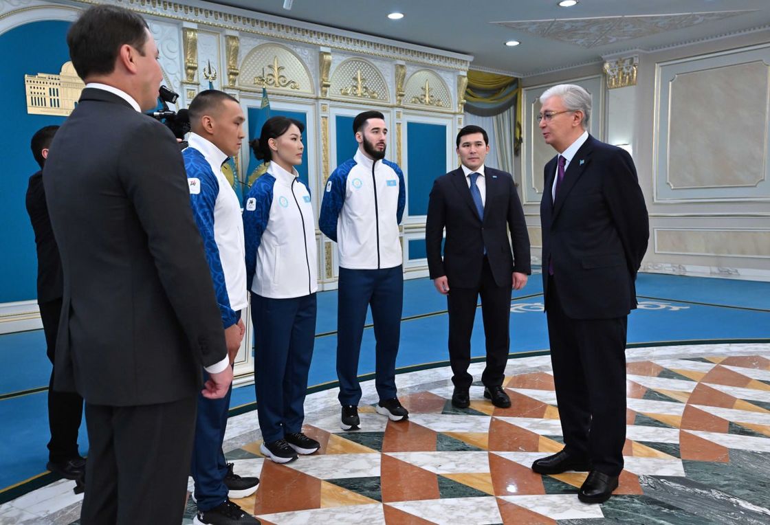 Передача флага олимпийцам