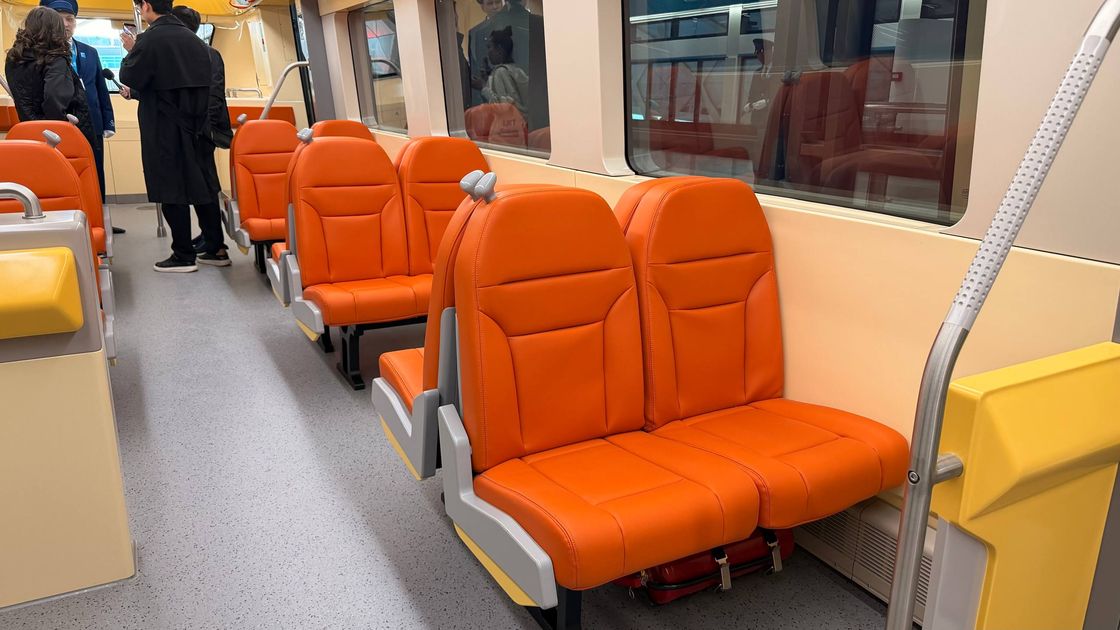 Вагон LRT внутри