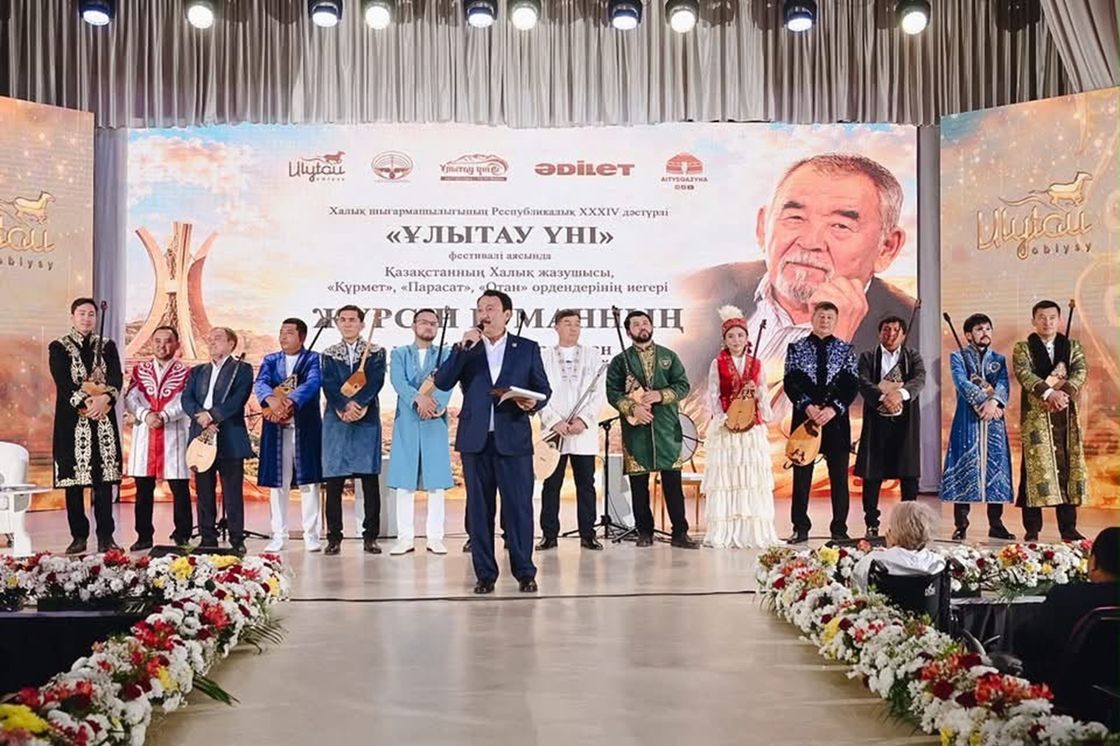 Жүрсін Ерманның 75 жылдық мерейтойына орай ұлытаулықтар ақынға көлік тарту етті