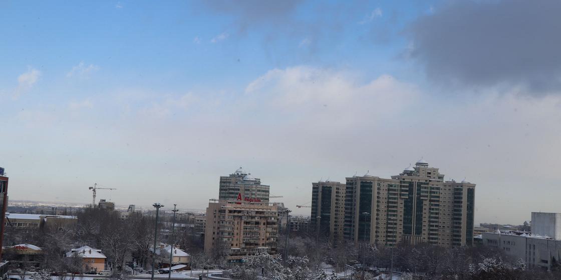 Смога нет: Обильный снегопад "почистил" воздух Алматы