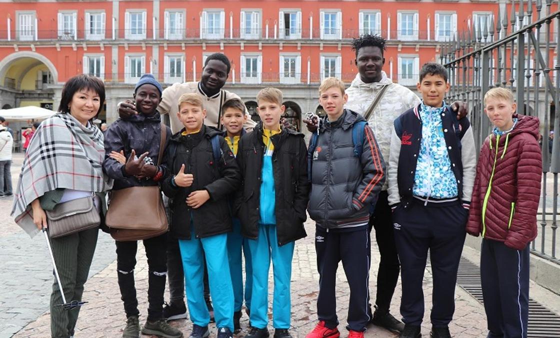 Посол, дворец короля и африканцы: как дети-сироты из Тараза провели время в Мадриде (фото)
