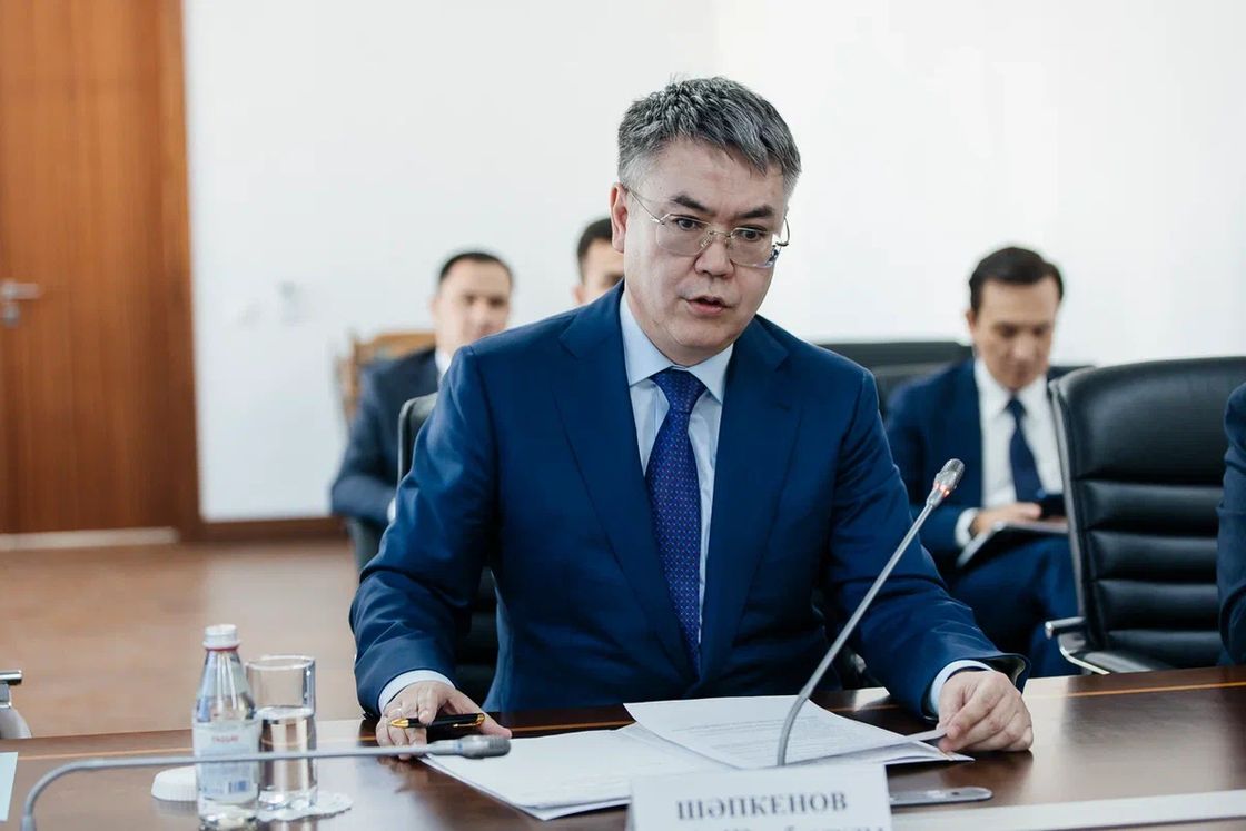 Встреча Серика Шапкенова с новыми владельцами ФК "Атырау"