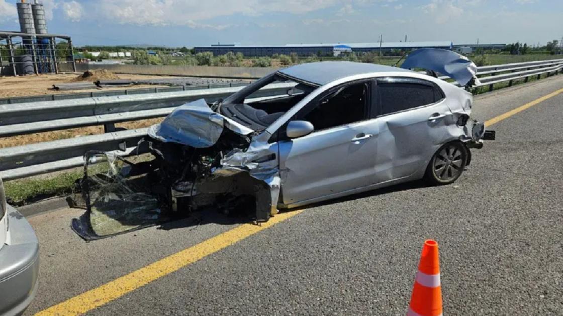 Автомобиль попал в аварию Автомобиль попал в аварию