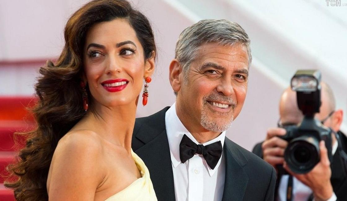 Папарацци впервые смогли сфотографировать детей семьи Клуни