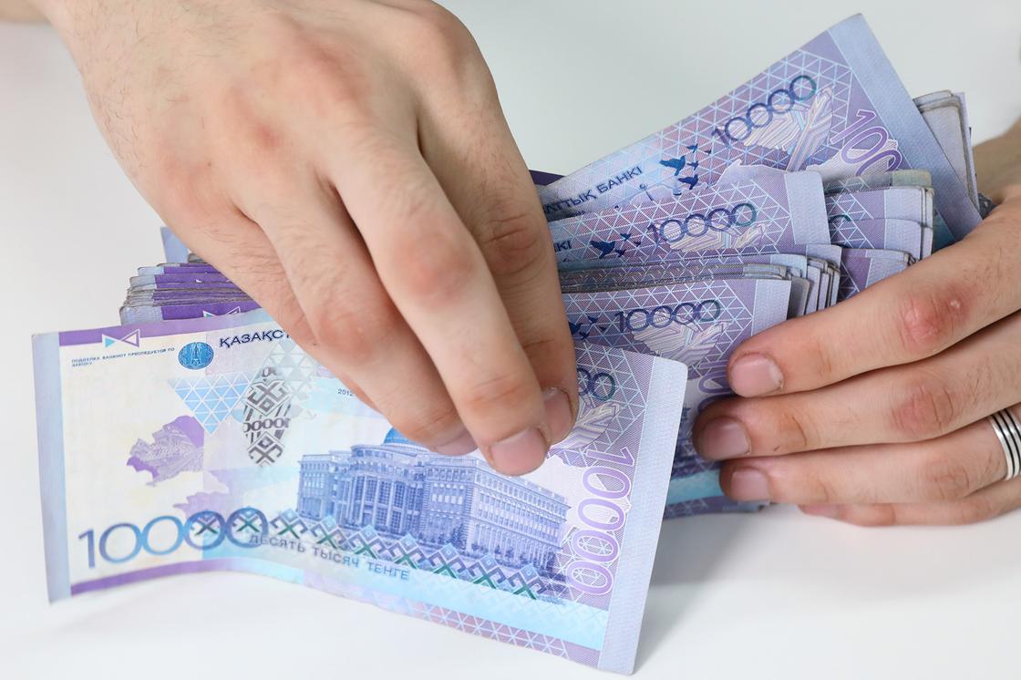 Избегать бумажных денег посоветовали казахстанцам