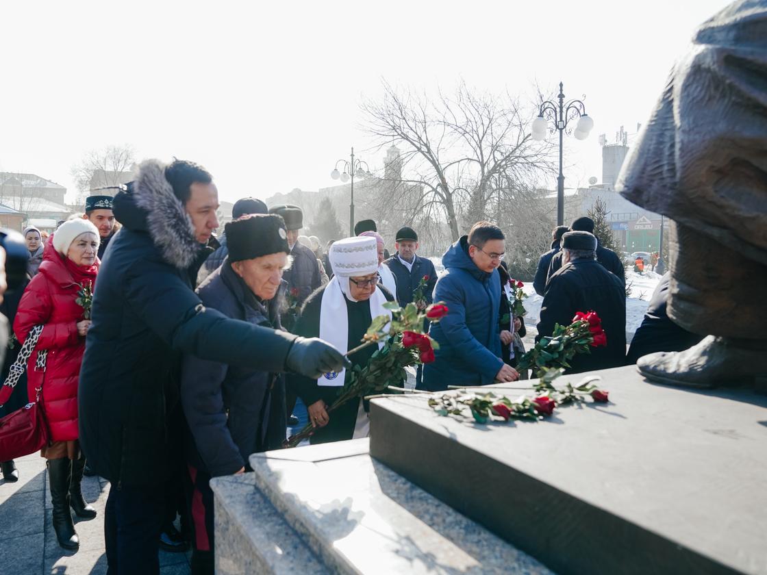 Открытие мемориальной доски в Доме дружбы