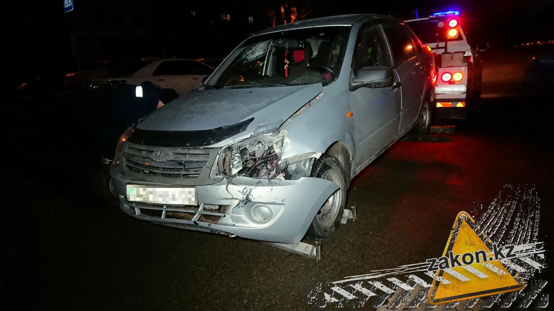Машина, поврежденная в аварии в Алматы