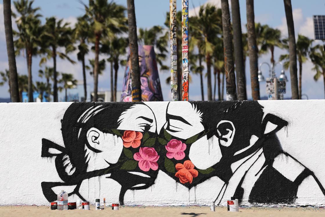 ФОТО Стрит-арт против коронавируса: главная тема наших дней глазами уличных художников