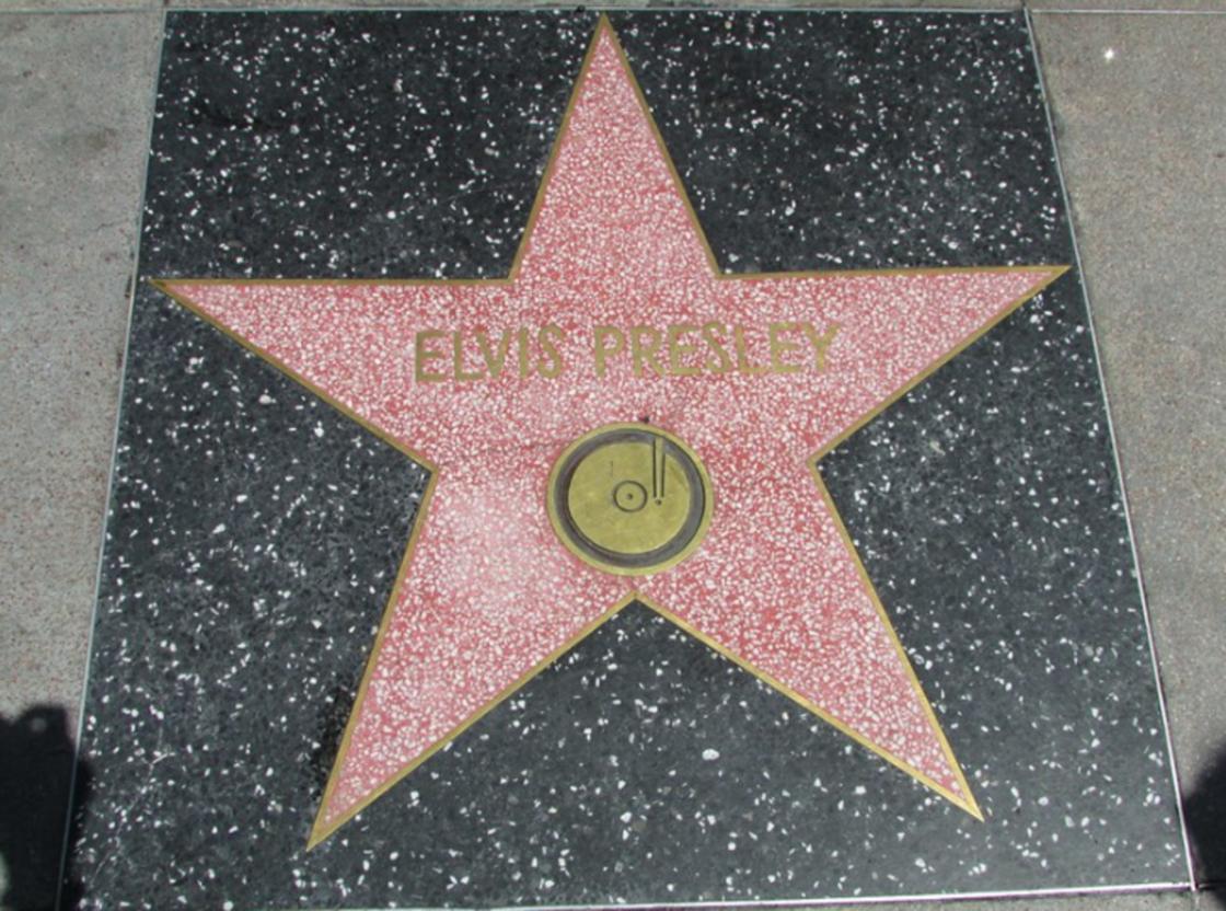 Звезда Элвиса Пресли на Аллее славы в Голливуде