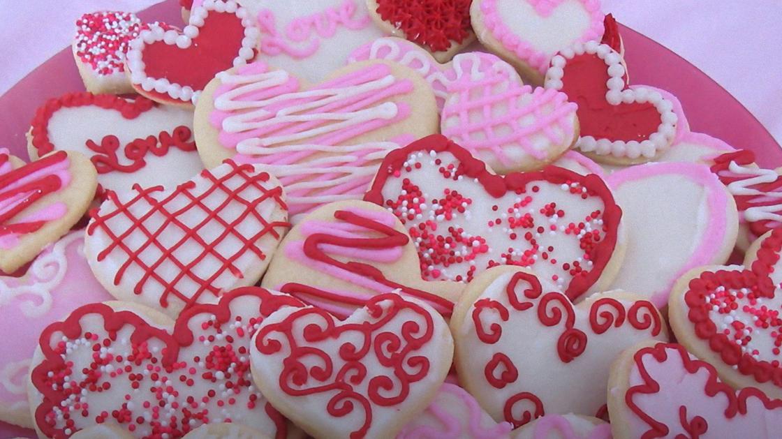 валентинов день история происхождения праздника. 32dce920d49ca572. валентинов день история происхождения праздника фото. валентинов день история происхождения праздника-32dce920d49ca572. картинка валентинов день история происхождения праздника. картинка 32dce920d49ca572. День святого Валентина, или День влюбленных – праздник, который 14 февраля отмечается во всем мире. По поводу происхождения этого праздника существует несколько версий, по одной из которых День святого Валентина когда-то называли "Птичьей свадьбой", так как считалось, что именно в этот день, 14 февраля, птицы выбирают себе пару. По другой версии, много лет назад христианский священник по имени Валентин совершил запрещенный римским императором обряд венчания, за что 14 февраля был казнен и с тех пор он считается покровителем влюбленных. валентинов день история происхождения праздника. 32dce920d49ca572. валентинов день история происхождения праздника фото. валентинов день история происхождения праздника-32dce920d49ca572. картинка валентинов день история происхождения праздника. картинка 32dce920d49ca572. День святого Валентина, или День влюбленных – праздник, который 14 февраля отмечается во всем мире. По поводу происхождения этого праздника существует несколько версий, по одной из которых День святого Валентина когда-то называли "Птичьей свадьбой", так как считалось, что именно в этот день, 14 февраля, птицы выбирают себе пару. По другой версии, много лет назад христианский священник по имени Валентин совершил запрещенный римским императором обряд венчания, за что 14 февраля был казнен и с тех пор он считается покровителем влюбленных.