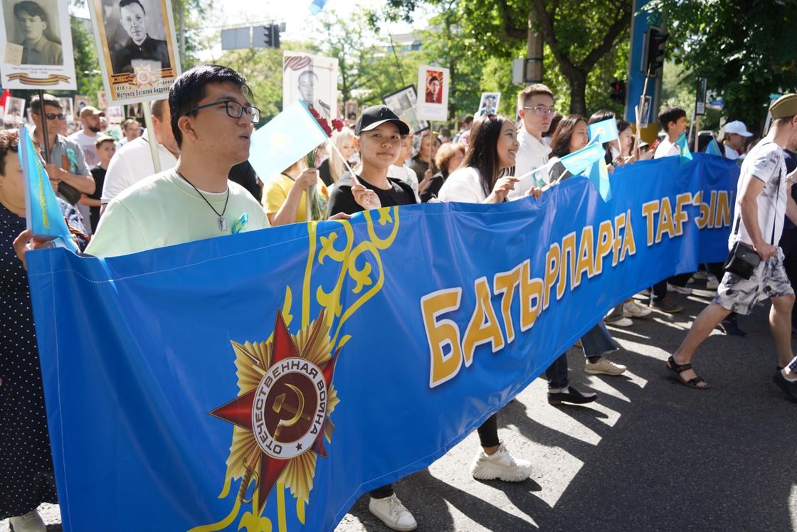Акция "Батырларға тағзым" в Алматы