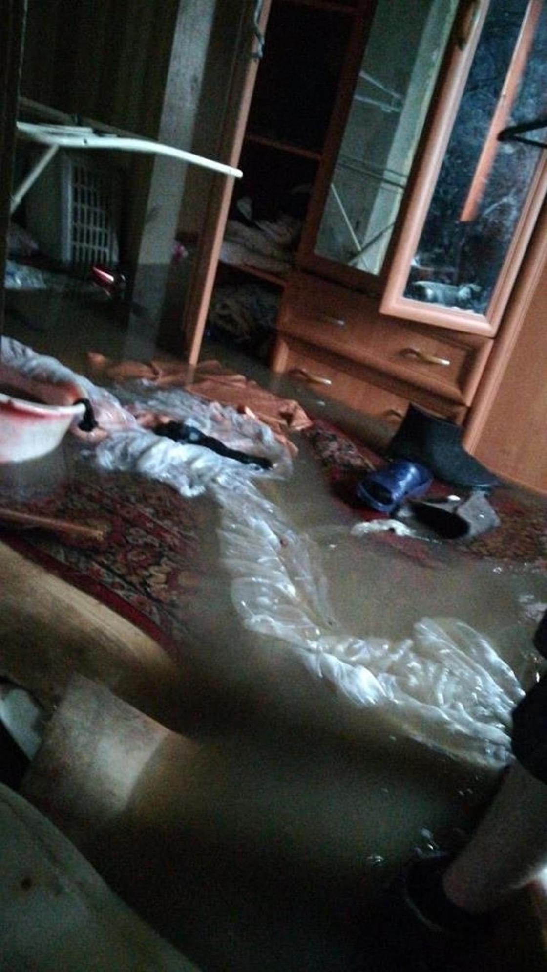 19 домов затопило ливнями в Жетысусом районе Алматы 19 домов затопило ливнями в Жетысусом районе Алматы