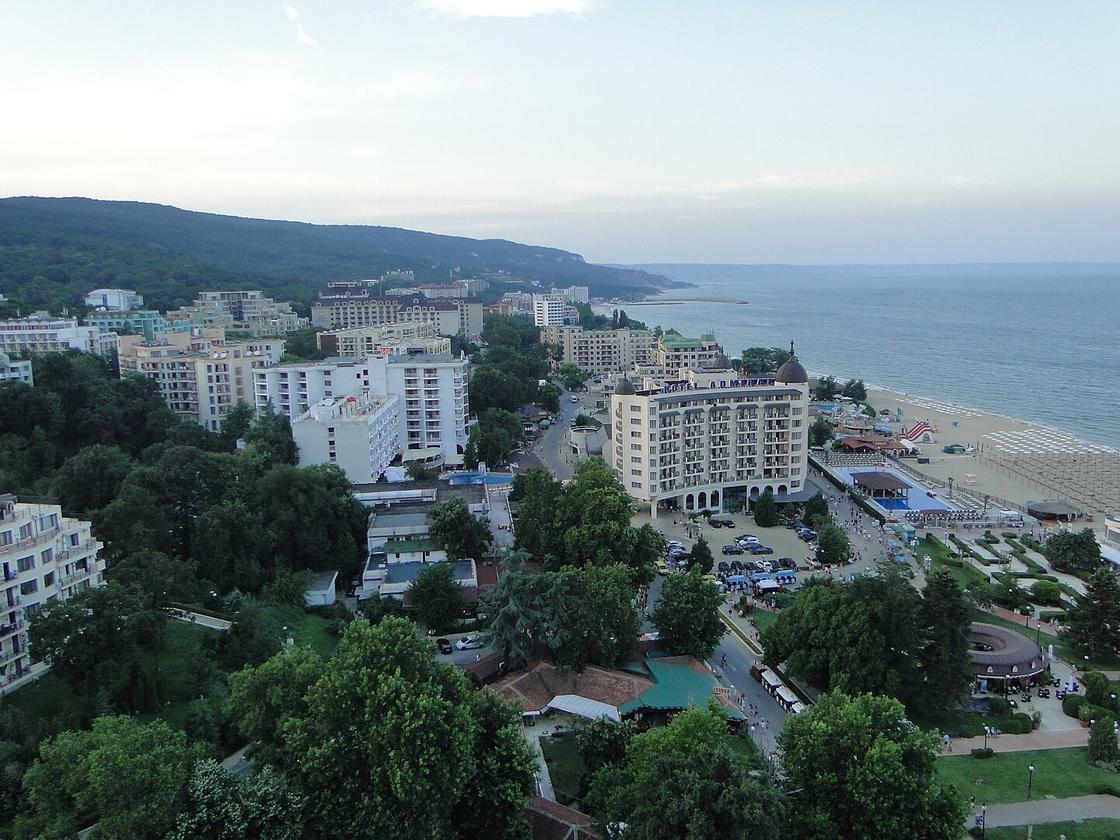 Вид на курорт Золотые Пески в Болгарии