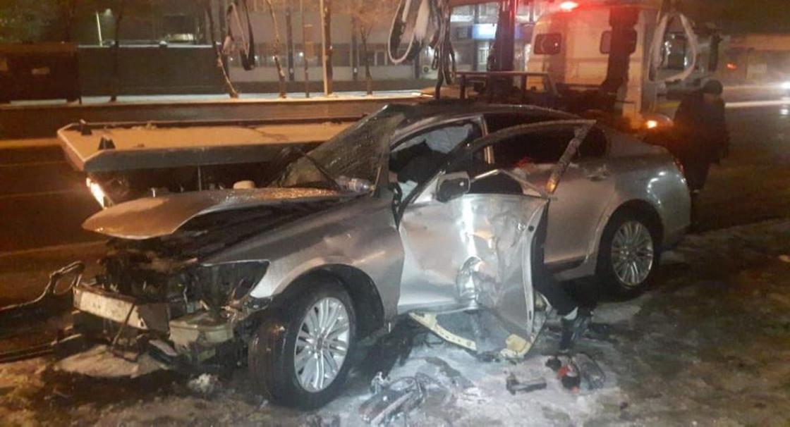 Lexus вылетел на тротуар и насмерть сбил человека в Алматы