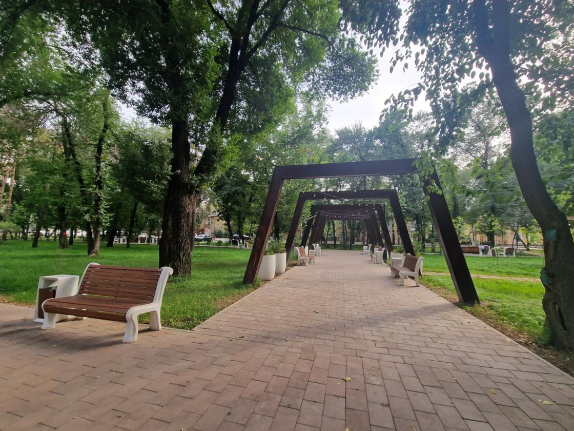 Прогулочная зона в Турксибском районе Алматы