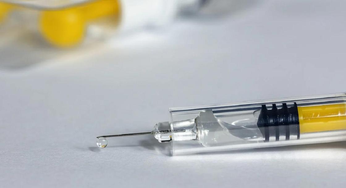 Вакцина от коронавируса в Казахстане может стать обязательной