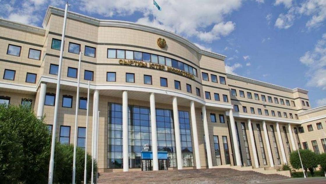 Казахстан ответил на обвинения в разработке биологического оружия