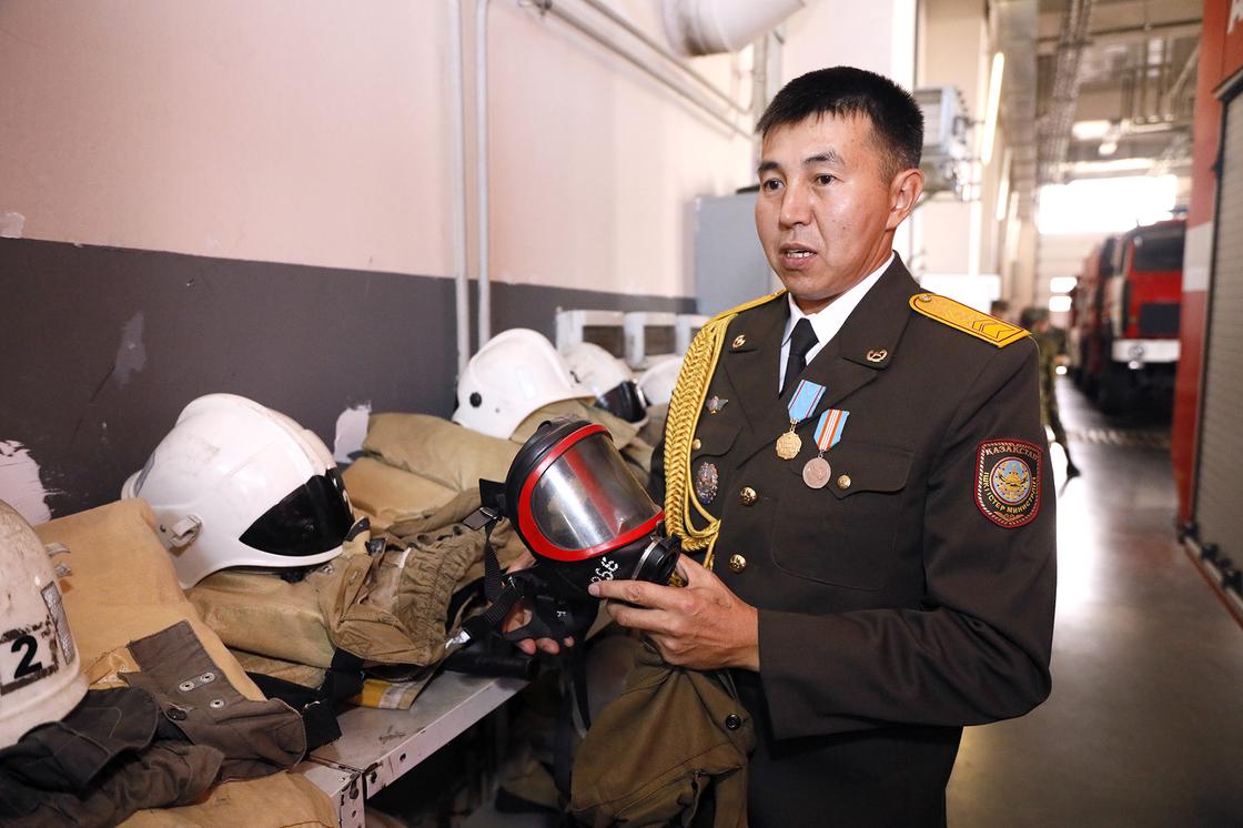 "Когда вижу погибших, виню себя": пожарный из Алматы рассказал о своих буднях