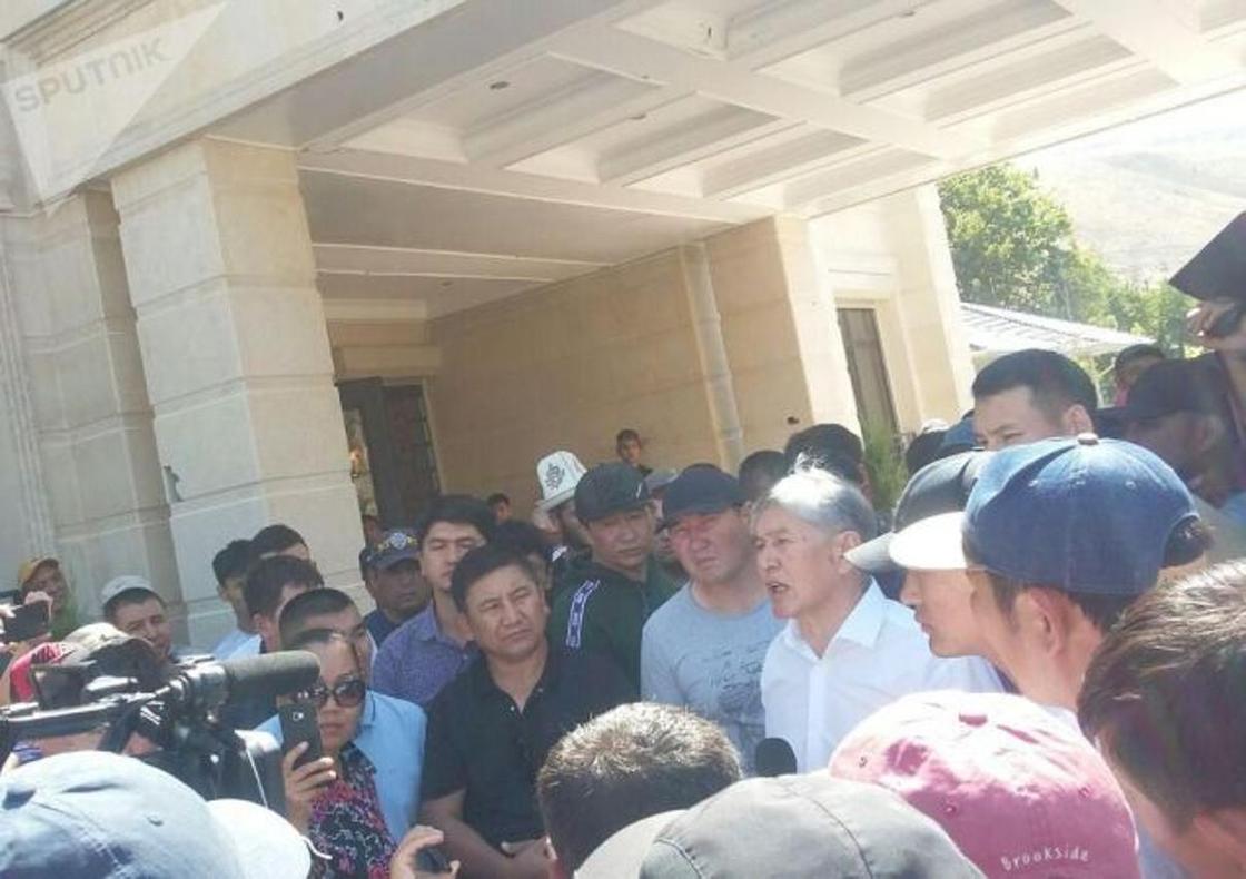 Что происходило у дома экс-президента Кыргызстана Атамбаева