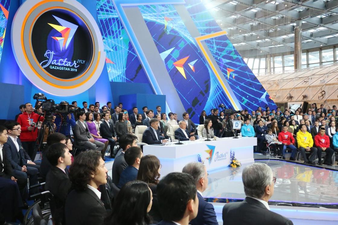 Назарбаев поручил давать квартиры молодежи в Астане, Алматы и Шымкенте