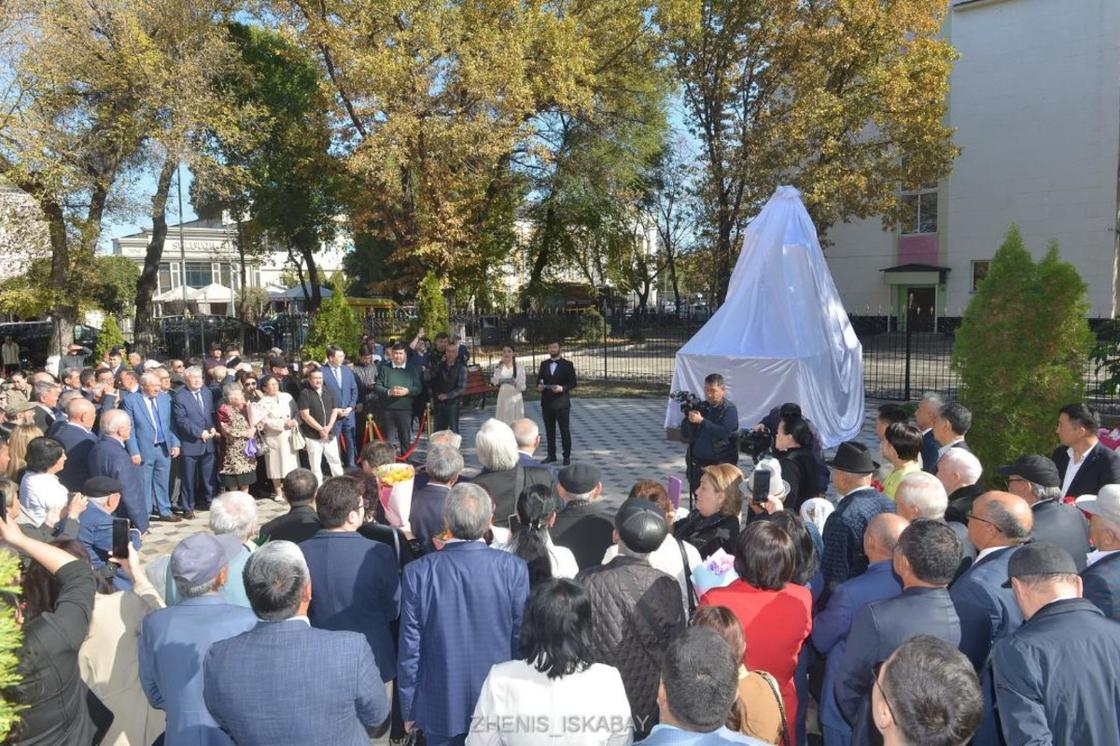 Открытие памятника Абылхану Кастееву