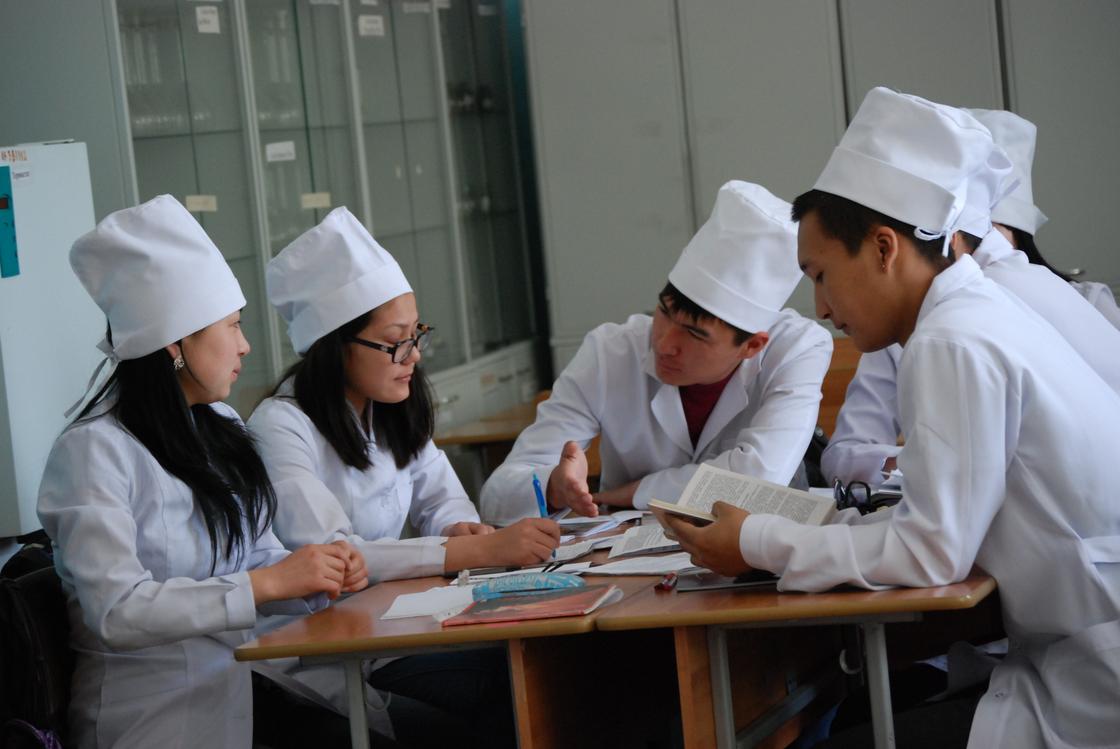 Сколько учатся в казахстане