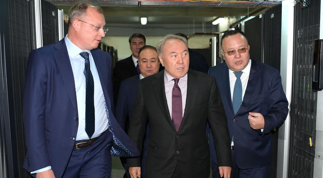 "Задача - управлять Казахстаном, как компанией": Назарбаев во время визита в "умный город"