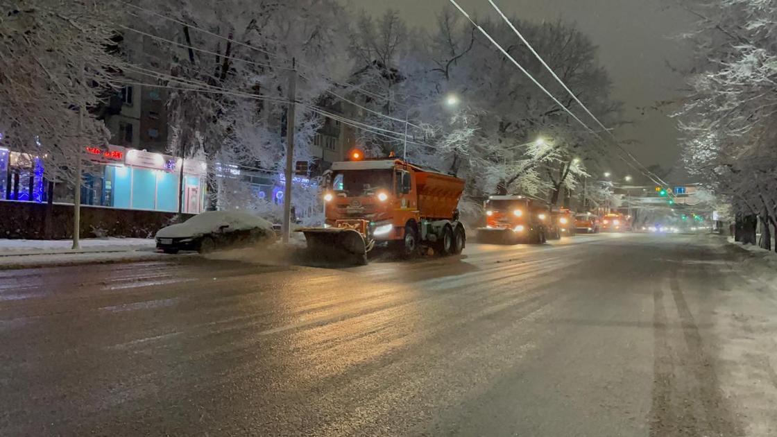 Уборка снега в Алматы