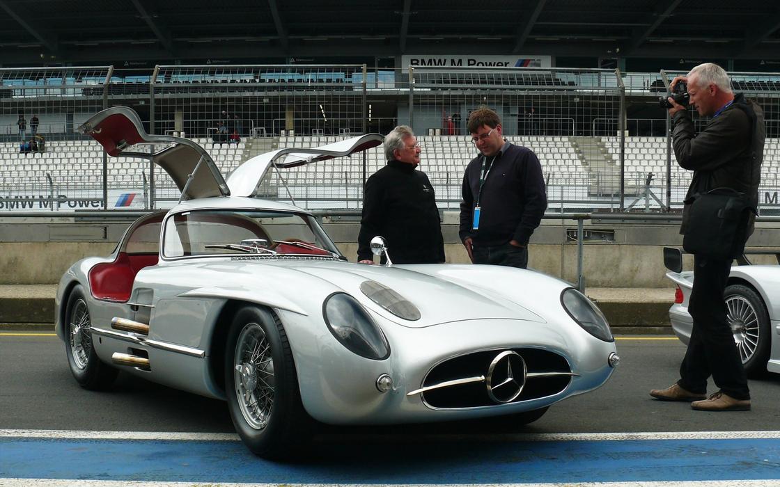 Автомобиль Mercedes-Benz 300 SLR Uhlenhaut Coupé