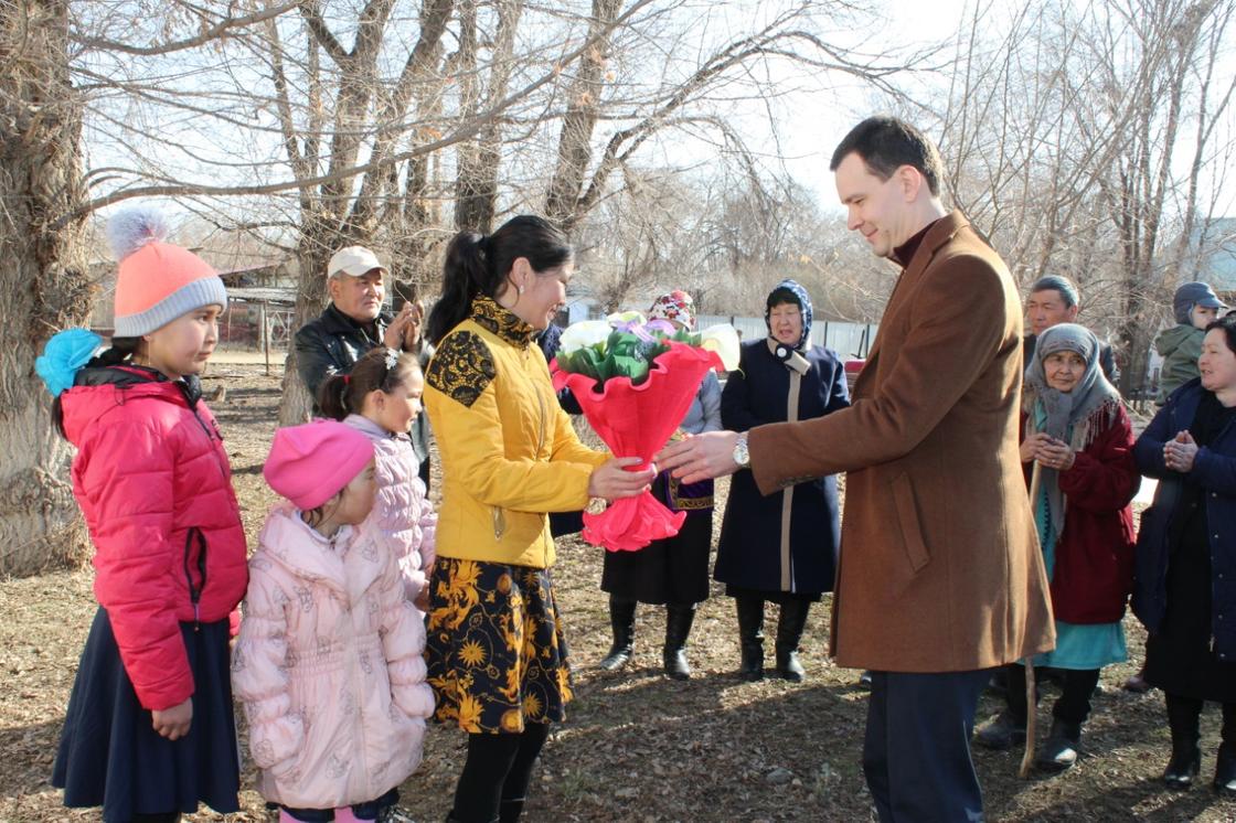 Еще три многодетные семьи Алматинской области обрели крышу над головой