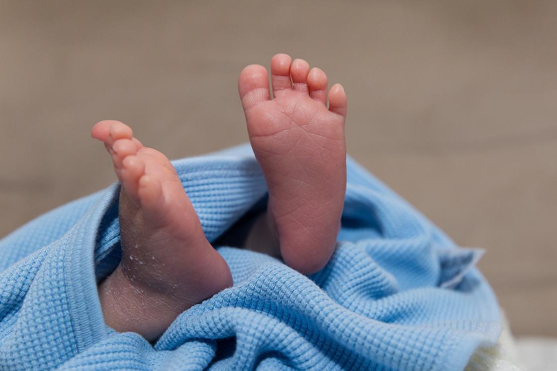Десять новорожденных детей заразились коронавирусом