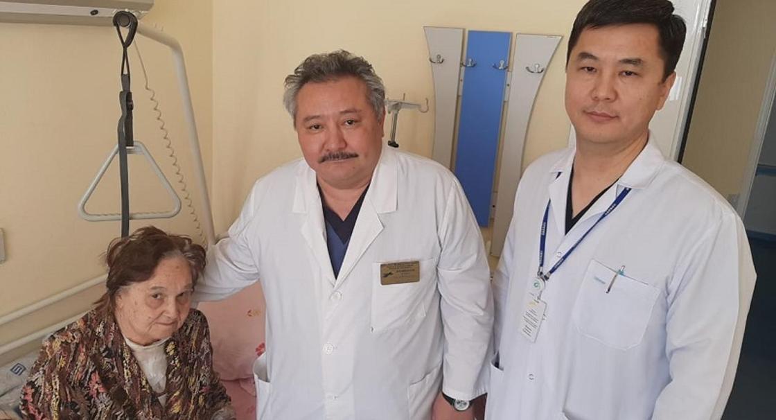 Алматинка чуть не умерла, поперхнувшись своим протезом Алматинка чуть не умерла, поперхнувшись своим протезом