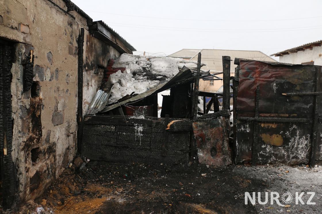 "Я рыдала от вида обугленной колыбели": жуткие кадры из сгоревшего с 5-ю детьми дома в Астане