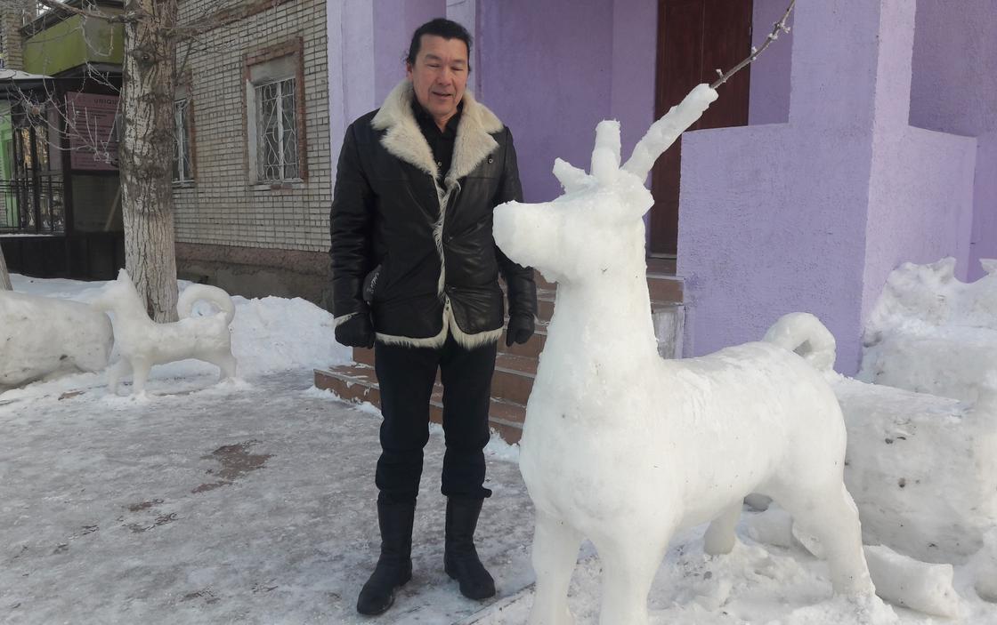 Житель Уральска создал «снежный зоопарк»