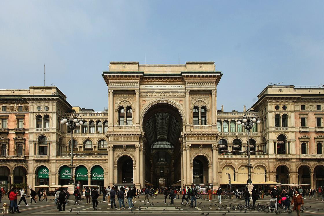 Галерея Виктора Эммануила II и площадь перед ней